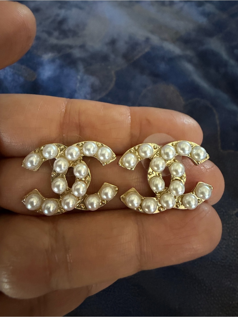 BRAND NEW!
Gold Pearl Interlocking Logo Stud Earrings - Women Jewelry